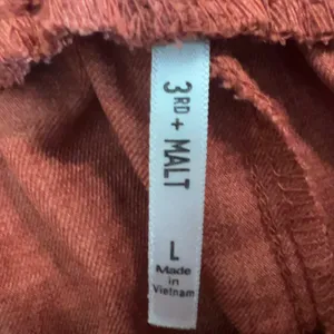 3rd + Malt Ruched Tie Hem Textured Cropped Jogger Pants Rust Red Size L thumbnail 5