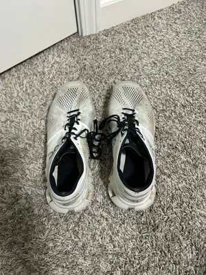 On Cloud Running Shoes thumbnail 2