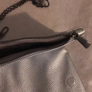 💎EXPRESS SILVER EVENING BAG💎    NWOT thumbnail 4