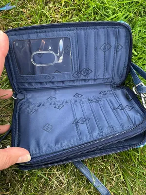 Quilted Vera Bradley travel organizer and wallet set 💙💙 thumbnail 16