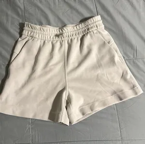 Lululemon Shorts thumbnail 1