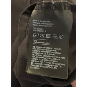 H&M Women's Size M Black V-Neck Short Sleeve Top Basics Layering Tee thumbnail 4