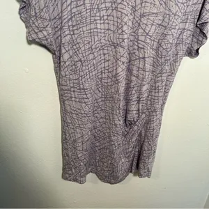 New York & Co Streetwear V-Neck‎ T-Shirt Light Purple thumbnail 3
