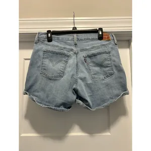 Levi’s Women's Denim Jean Shorts Size 32 Mid Length Zip Fly Cuffed Light Wash thumbnail 6