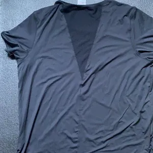 NWT- Kirkland active Tee thumbnail 3