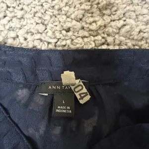 Ann Taylor Navy Blue Sleeveless Blouse Geometric Jacquard Ruffle Neck Top Large thumbnail 5