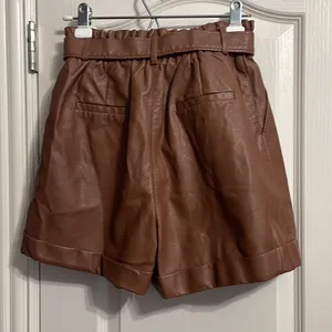 💖 NWT FRNCH Dina‎ Brown Faux Leather Paperbag Shorts thumbnail 5