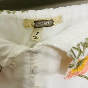 Gimmicks BKE Embroidered Floral Off‎ The Shoulder Top. Size Small thumbnail 6