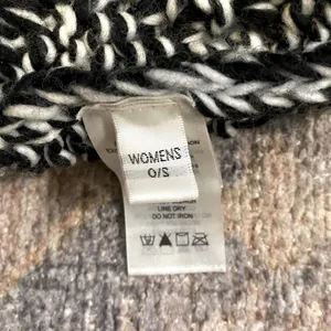 NWOT Free Country Black and White Knit Beanie with Pom thumbnail 6
