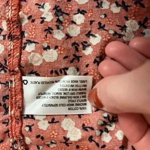 Universal Threads Micro Floral Baby Doll Short Sleeve Orange Shirt - Size Small thumbnail 8