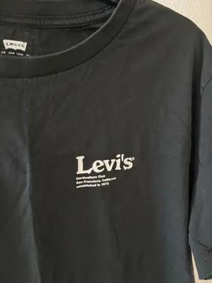 levi’s tee  thumbnail 2
