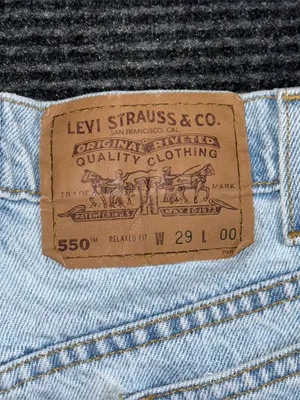 Vtg 90s Levi’s 550 Relaxed Orange Tab Denim Shorts Light Wash 27 (tag 29) Jorts thumbnail 4