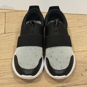 Vionic Camrie Slip-On Mesh Athletic Sneakers Shoes Black &‎ White Women's 8.5 US thumbnail 6