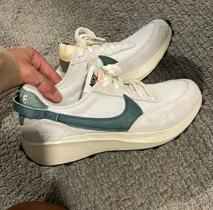 Nike Waffle Debut Shoes thumbnail 1