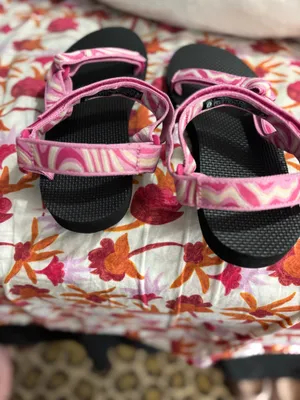Teva Universal Pink Tie-Dye Vegan Hook & Loop Strap NWOT✨ thumbnail 4