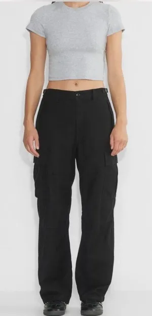 Aritzia TNA Black Cargo Pants size 4 100% cotton thumbnail 1
