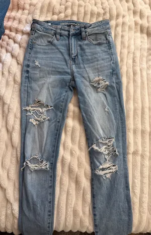 American Eagle Ripped Skinny Jeans thumbnail 1