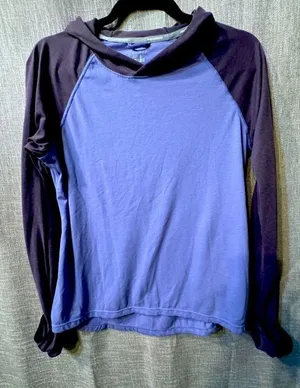 Nike lightweight raglan style hoodie size medium, purple Nike- minor flaw read thumbnail 1