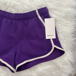 Lululemon Scuba Mid-Rise Oversized Shorts 3" College Purple Light Ivory Large thumbnail 4