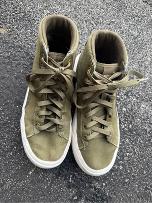 Puma Women’s Size 8 Olive Green High Top Platform Sneakers thumbnail 3