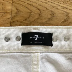 7 For All Mankind - Belted Stud Waist Jeans in White thumbnail 3