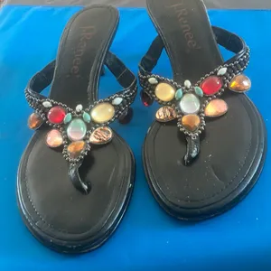 FINAL MARKDOWN J.Renee Women's Black Beaded kitten heel Sandals 6 1/2 thumbnail 1