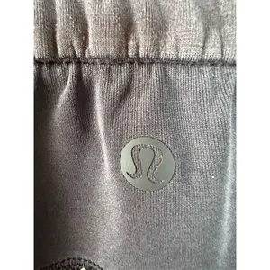 Lululemon Women's Size 4 Black High rise Softstreme straight leg crop thumbnail 3