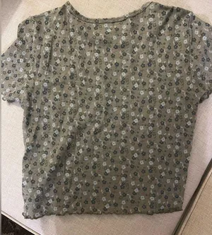 American Eagle Floral Crop Top. thumbnail 3