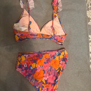 NWT CUPSHE Bikini High Waisted Bottom Ruffle V Neck pink floral size S thumbnail 4