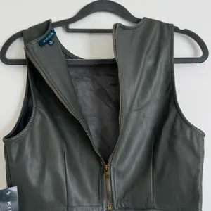 NWT Kurious Faux Leather‎ Boxy Zip Back Sleeveless Crop Top Gray Medium thumbnail 6