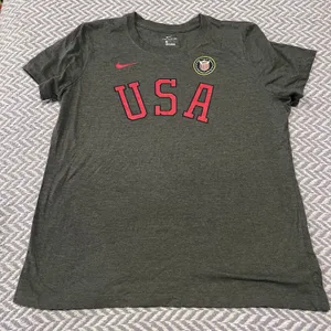 Nike Tee USA Olympic Womens Large Gray Red Logo Short Sleeve T Shirt thumbnail 1