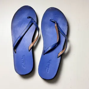 Clarks Women’s Cobalt Blue Low Heel Casual Style Sandals thumbnail 7