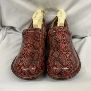 b.o.c NEW Women's Pink and‎ Brown Leather Embossed Slip On Chunky Clogs Sz 7 thumbnail 2