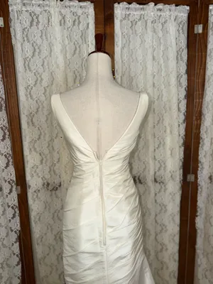 Beautiful Vintage Y2K Moonlight Ivory Taffeta Wedding Gown thumbnail 8