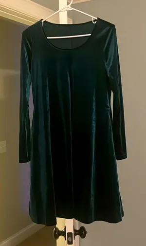 Women’s size small dark green velvet dress thumbnail 1
