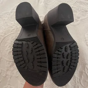 Dream Pairs Chelsea block heel ankle boots thumbnail 4