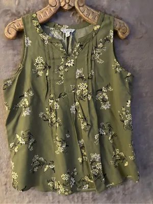 croft & barrow Olive Green V-Neck Floral Sleeveless Top Women’s Size M thumbnail 3