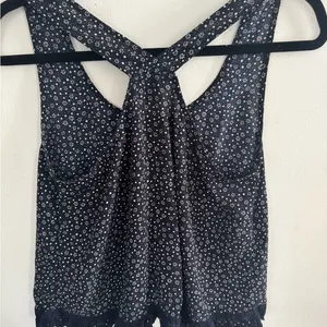 Women's Black Floral Top Size M thumbnail 3