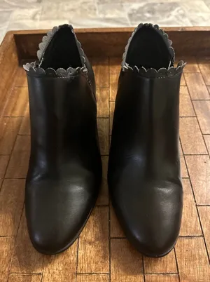 Jack‎ Rogers Black Ankle Booties Scalloped Trim Block Heel Pointed Toe Stylish thumbnail 1