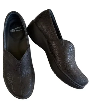 EUC Dansko Leather Embossed clogs Black Size 8 thumbnail 1
