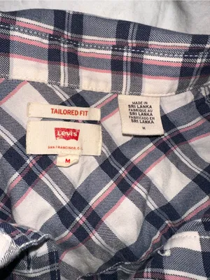 Levi's Men's Navy, White & Pink Plaid Button-Down Shirt thumbnail 4