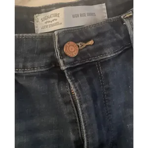 Distressed Levi Signature Shorts, Size 8, W29, B88, $38 thumbnail 3