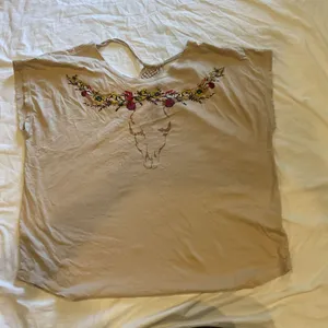 Ariat Beige Top with Floral Accents thumbnail 1