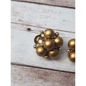 Vintage Lisner Clip On Earrings thumbnail 2