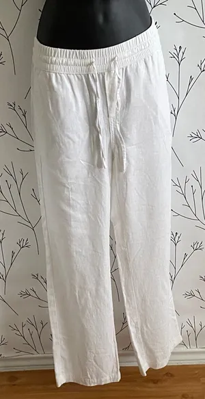 Ann Taylor White Straight Leg Pants thumbnail 1