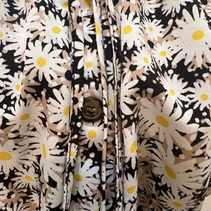 Lily Rose size XL Daisy print crop top NWOT Off the shoulder elastic waist thumbnail 4