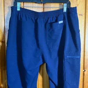 Figs Technical Collection in Deep Blue Nurse scrubs size large 2 piece set thumbnail 10