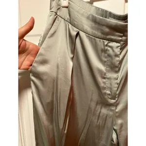 Abercrombie and Fitch Satin Tailored Wide Leg Pant Sage Size 33 Long thumbnail 8