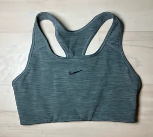 Nike Women’s Swoosh Sports Bra Size Medium thumbnail 1
