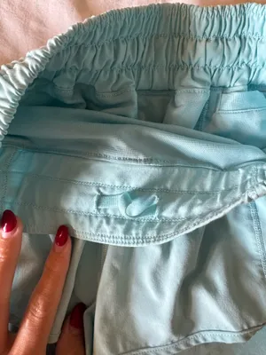 Lululemon Hotty Hot 2.5" Shorts thumbnail 3